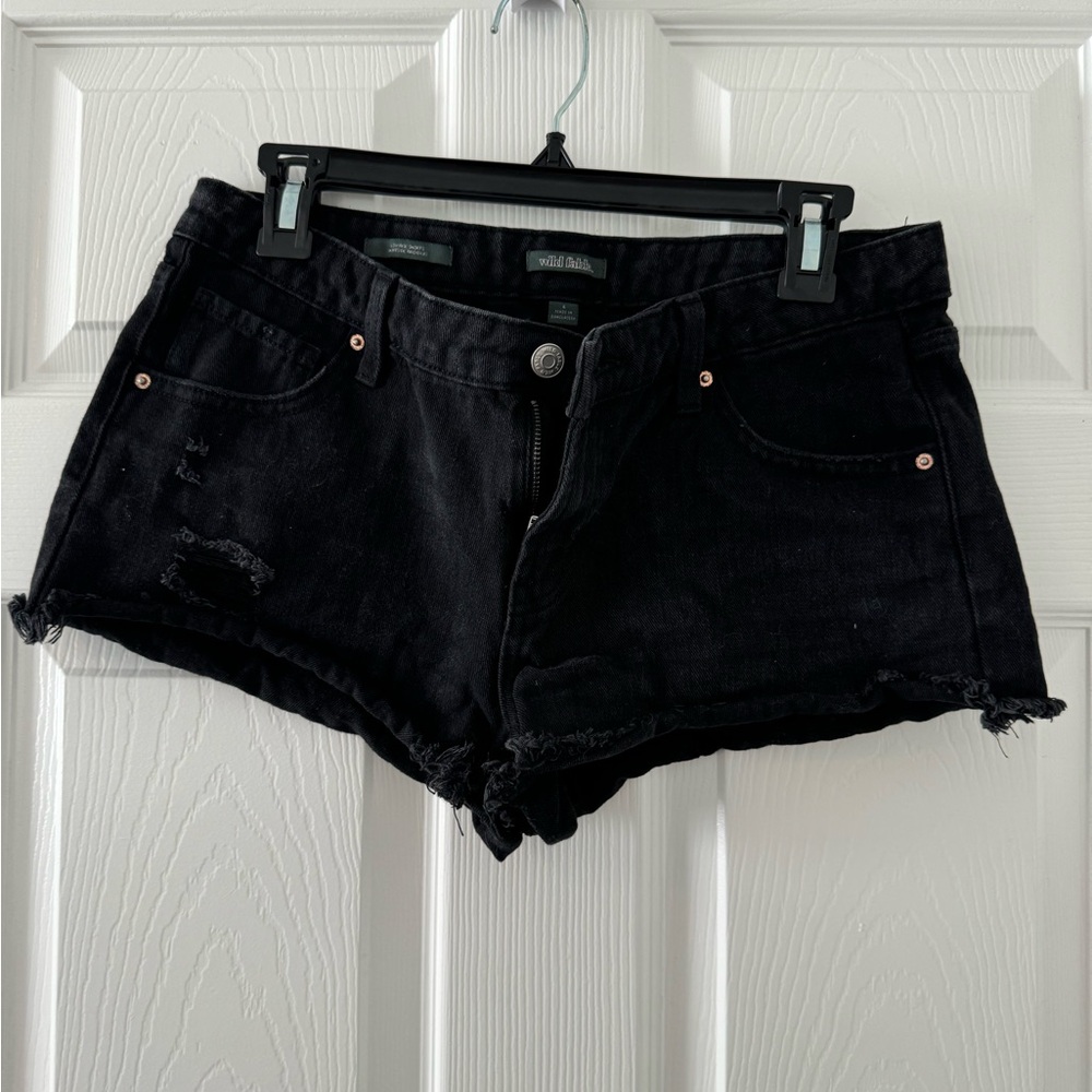 Wild Fable black Jean low rise shorts. Size 6